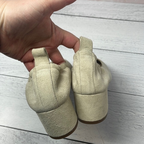 Everlane The Italian Leather Day Heels in Cream Suede 7 S41 - Picture 7 of 13